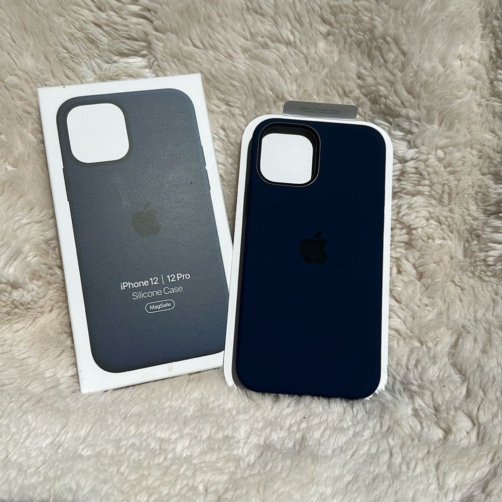 Apple iPhone 12 | iPhone 12 Pro Silicone Case with MagSafe - Deep Navy